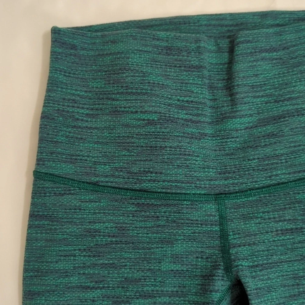 Lululemon Wunder Under Crop, Color Diamond Jacquard Teal Size 4